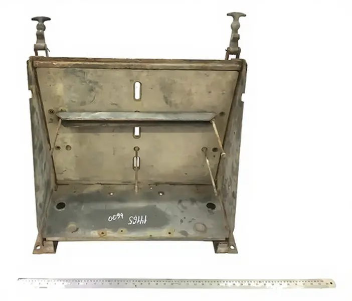 Caixa de Bateria Chapa para Volvo FH — 20543103