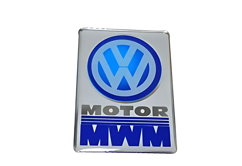 Emblema Lateral VW 8120 8150 13150 13180 — 2RD000103