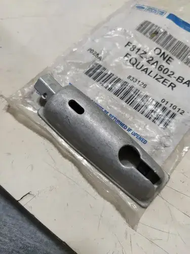 Equalizador Freio Mao para Ford F250 F350 — F81Z2A602BA
