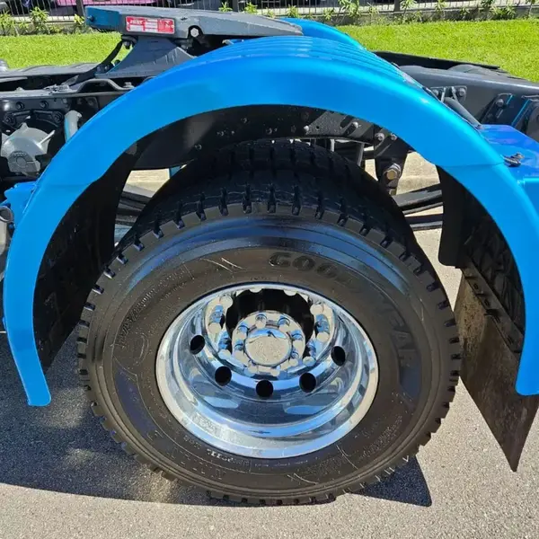 Kit Sobre Tampa Cubo Cromada para Caminhão Iveco Eurocargo / Tector / Cursor / Stralis / Hi-way / Hi-road / S-way 6×4