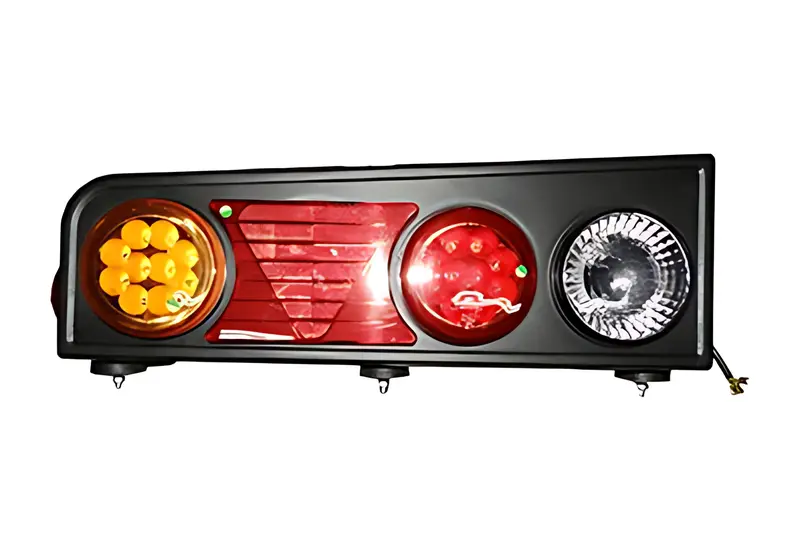 Lanterna Tras LED Dir Randon 2004 c/ Triangulo — 210103258