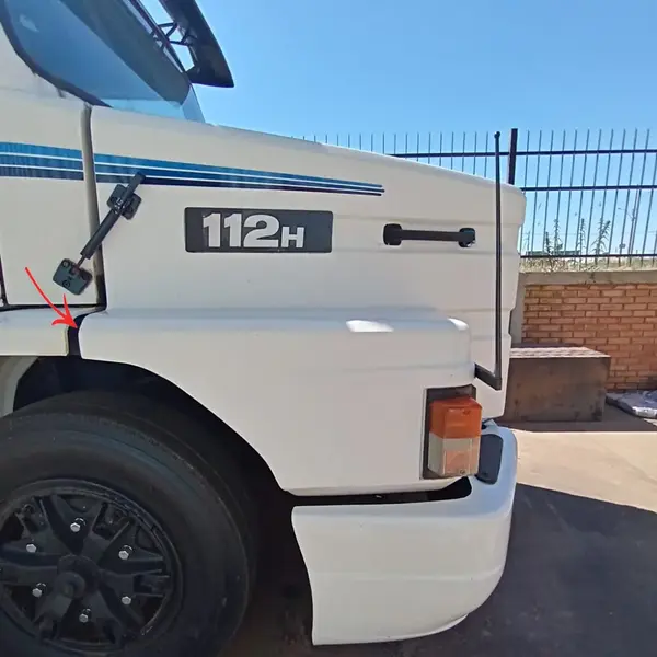 Para-Lama Capo em Fibra para Caminhão Scania T 112 / 113 / 142 / 143 Curto Lado Esquerdo