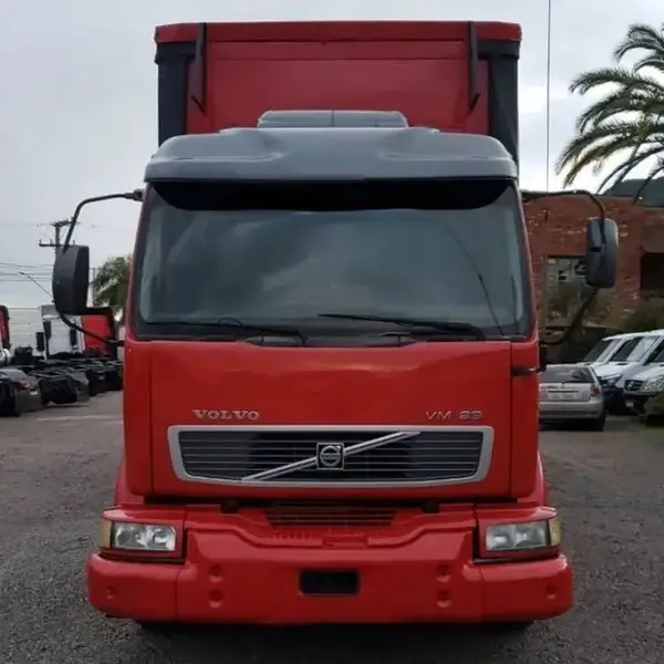 Ponteira Para-Choque Dianteiro em Fibra Para Caminhão Volvo VM 2003 á 2006 Lado Direito