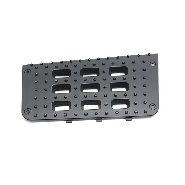 Tapete Estribo VW Constellation LD Inf — 2T28216824M2